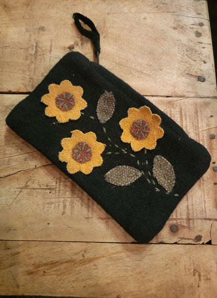 #HSD215741 "Chelsea Black" Folkart Wool Pouch